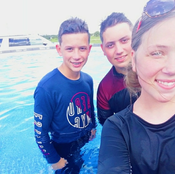 {hello} - Picture 4 of 5